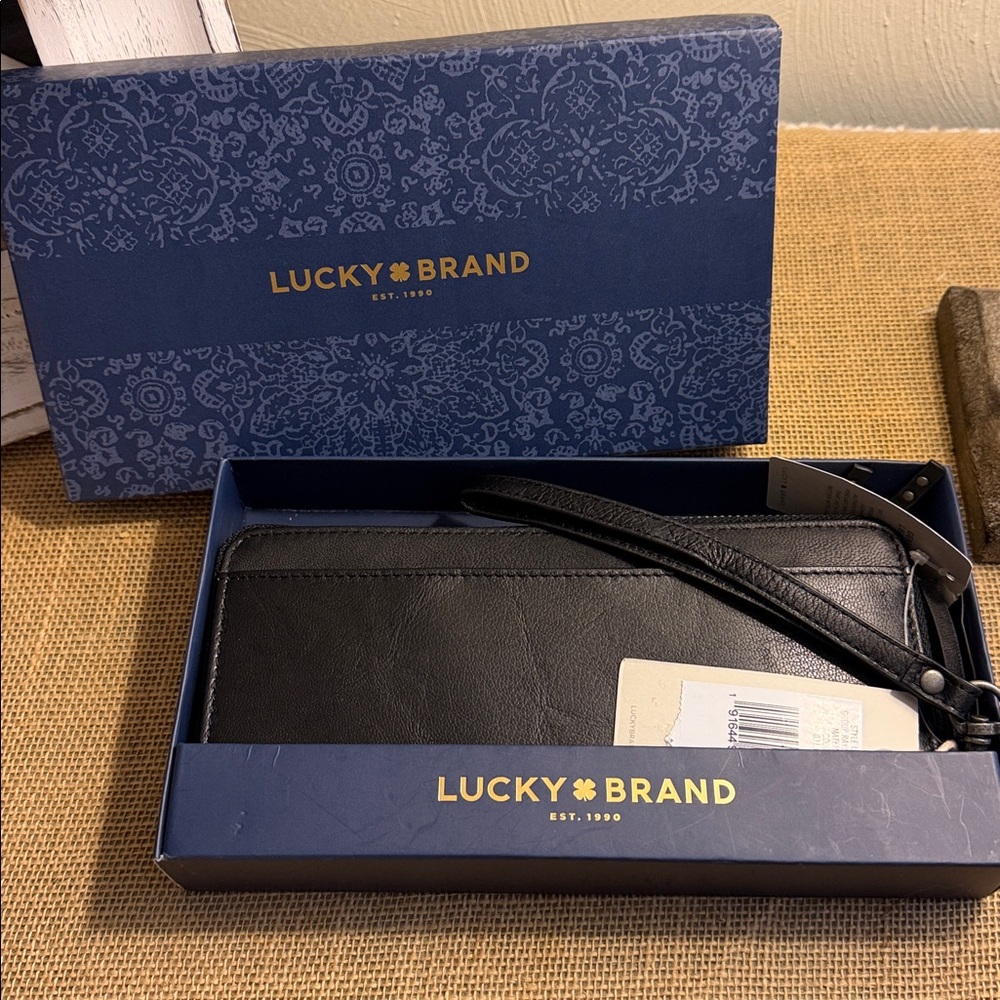 NWT Lucky Brand Black Leather Rayla Zip Wallet